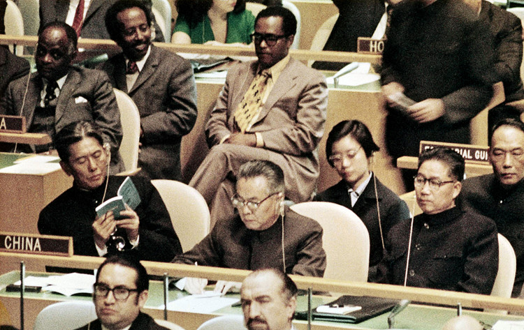 1971年11月15日，美国纽约，中国代表团正式出席第二十六届联合国大会。（图源：人民视觉）_副本.jpg