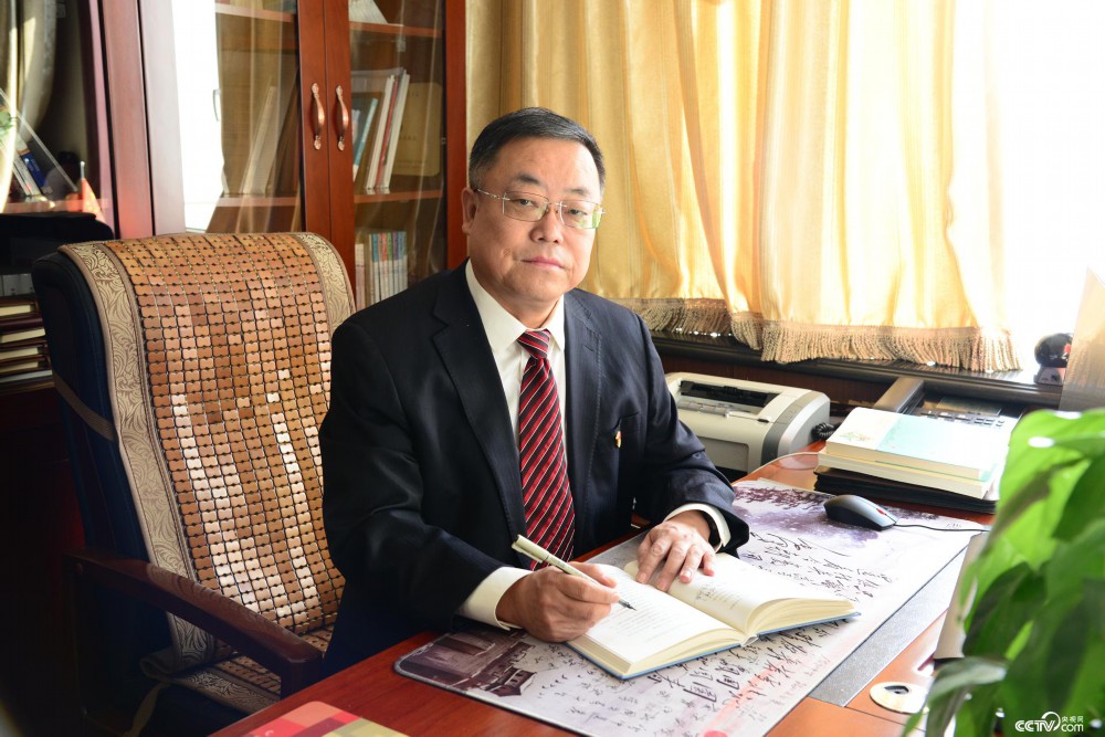 内蒙古鄂尔多斯市准格尔旗教育工作委员会书记,准格尔旗教育体育局党组书记、局长靳斐云