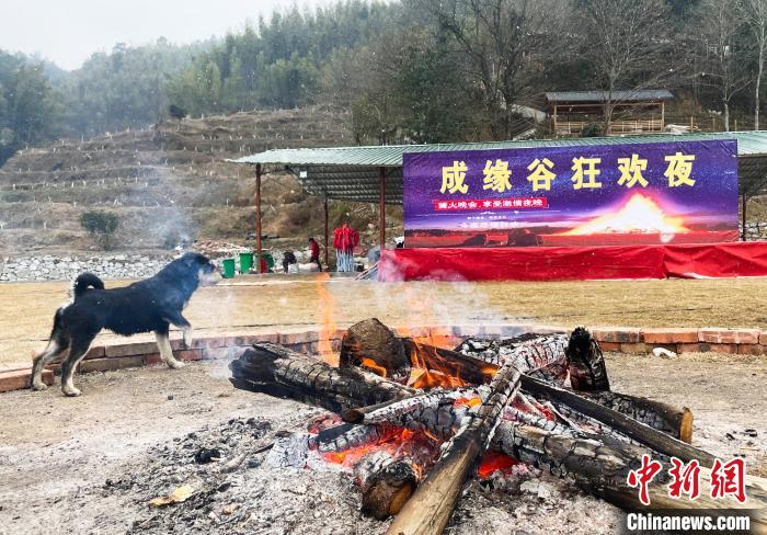 江西铜鼓县兴源村成缘谷，游客活动广场。　王昊阳 摄