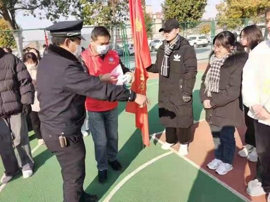 安徽灵璧灵西派出所开展反恐怖宣传日活动