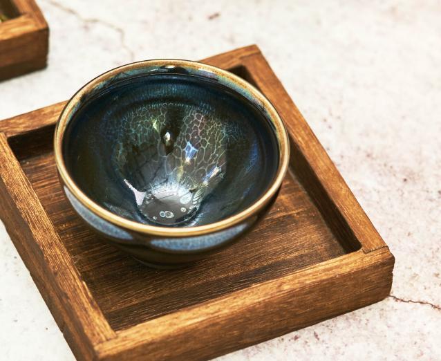 建盏非遗贺岁展亮相王府井工美 新品“造办手作麒麟盏”受追捧 
