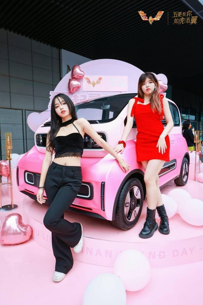 迎新年 五菱汽车“翼起寻味中国年”活动点亮椰城
