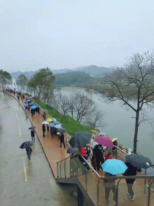 婺源月亮湾景区大年初一迎来开门红