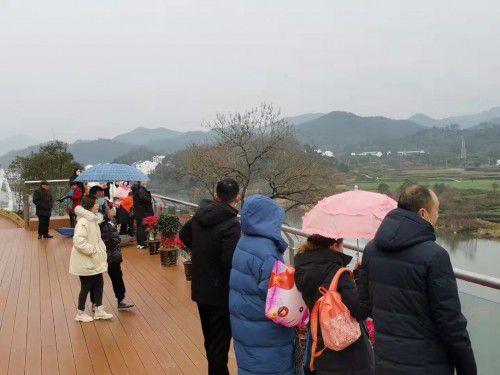 婺源月亮湾景区大年初一迎来开门红