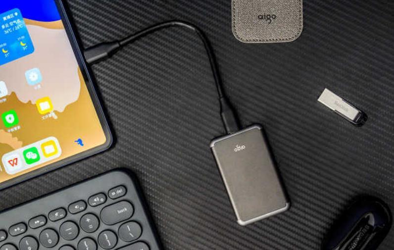 推荐aigo移动固态硬盘S7 Pro三大原因：高速、稳定、易携带