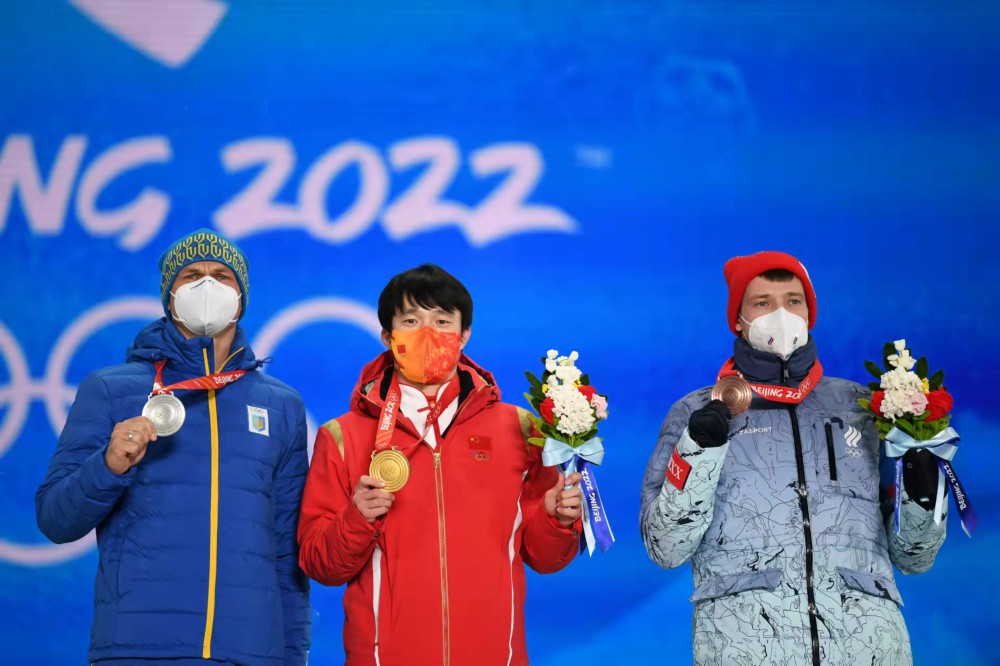 20時36分,當自由式滑雪男子空中技巧冠軍齊廣璞站在最高領獎臺時,現場