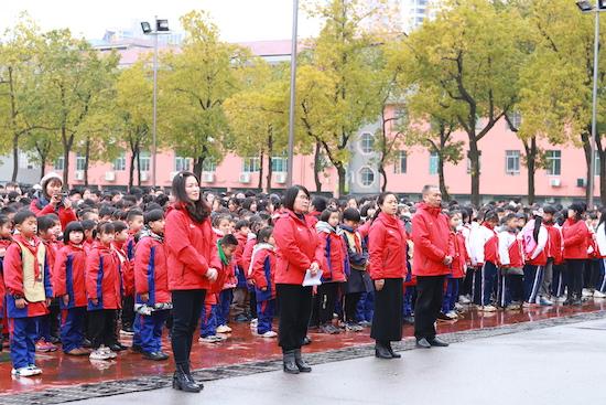 “福虎迎新，追梦未来” 怀化市实验小学举行2022年春季开学典礼