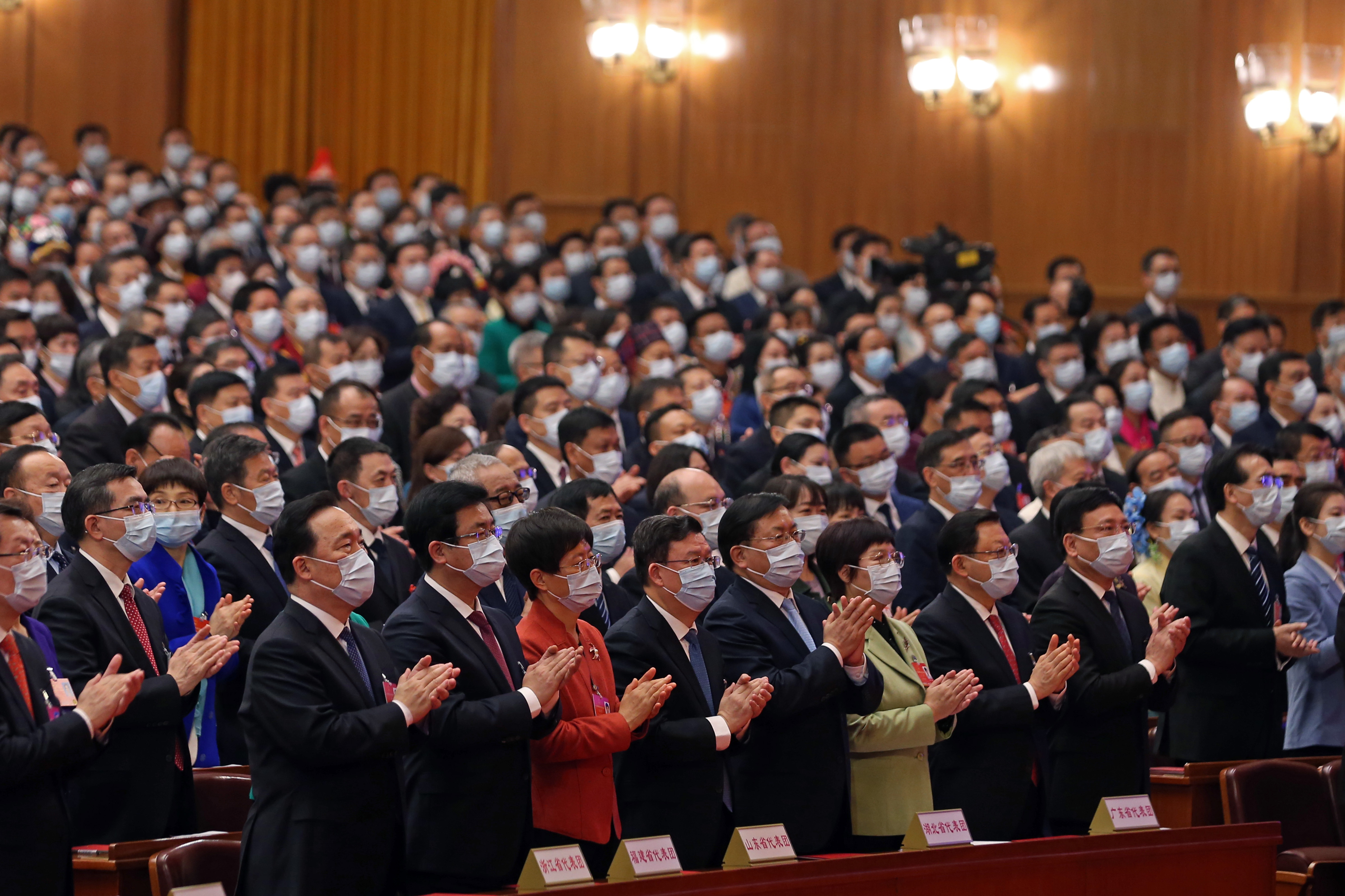 十三届全国人大五次会议举行闭幕会