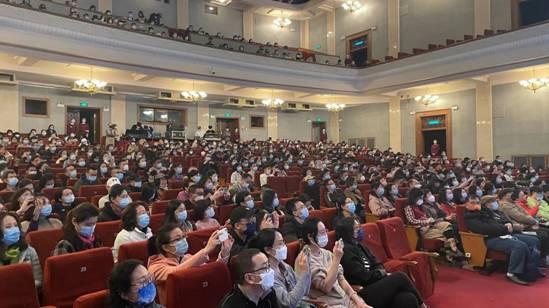 C:\\Users\\Lenovo\\Desktop\\浙话媒体发布资料\\浙话张爱玲配图\\现场观众.jpg