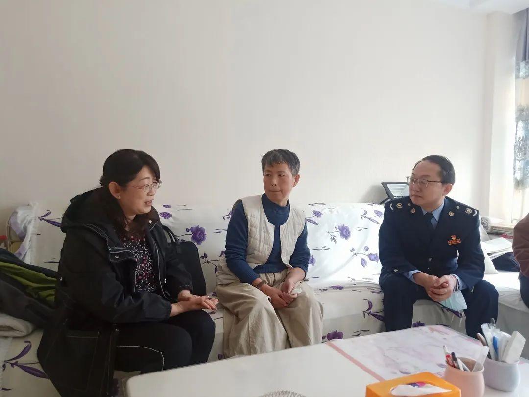 张掖市税务局扎实开展“三进三问三查，保稳定、促发展、惠民生”活动