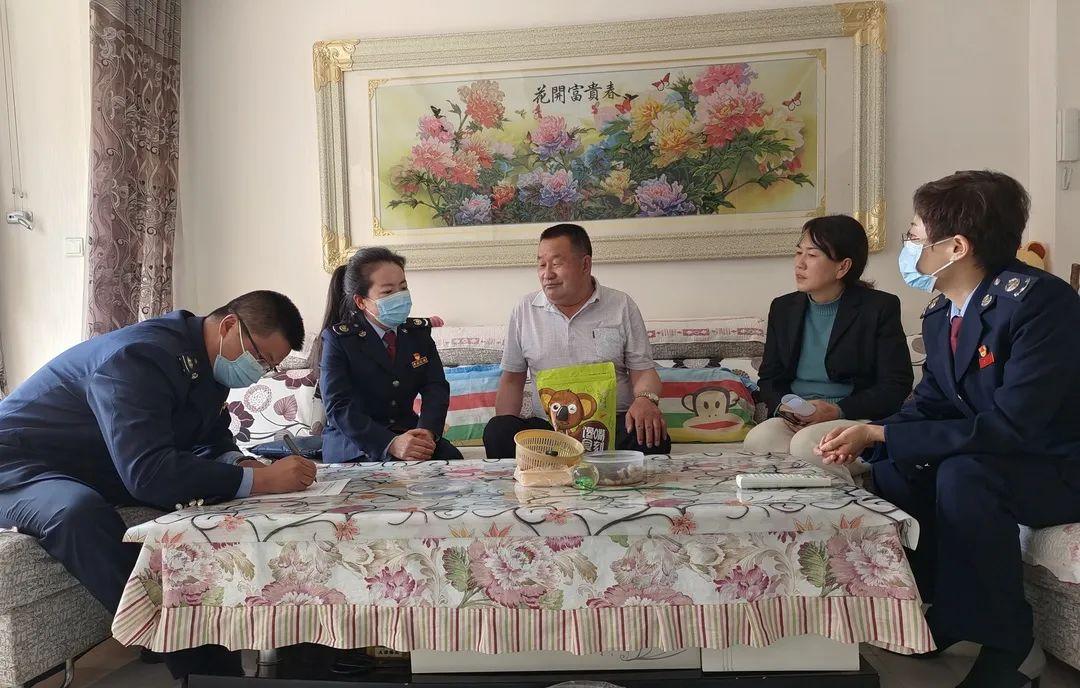 张掖市税务局扎实开展“三进三问三查，保稳定、促发展、惠民生”活动