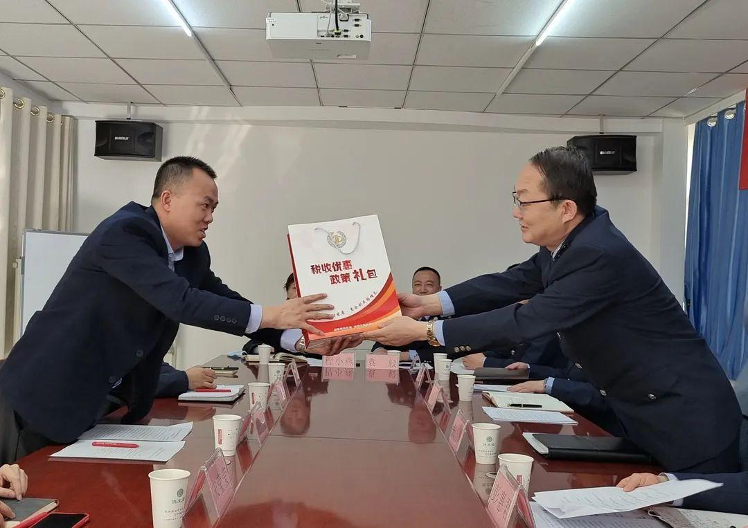 张掖市税务局扎实开展“三进三问三查，保稳定、促发展、惠民生”活动