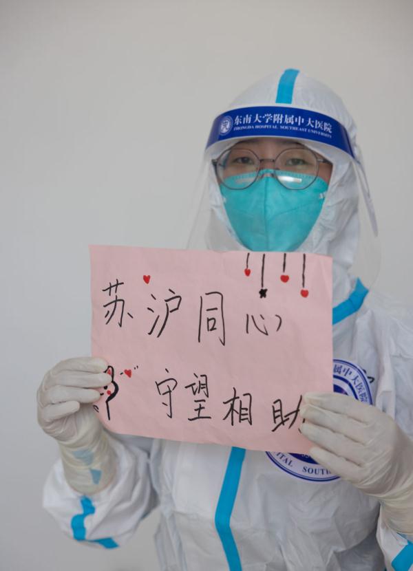 新华全媒＋丨上海临港方舱医院投入使用