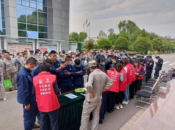 反诈宣传进工厂 筑牢安全防线