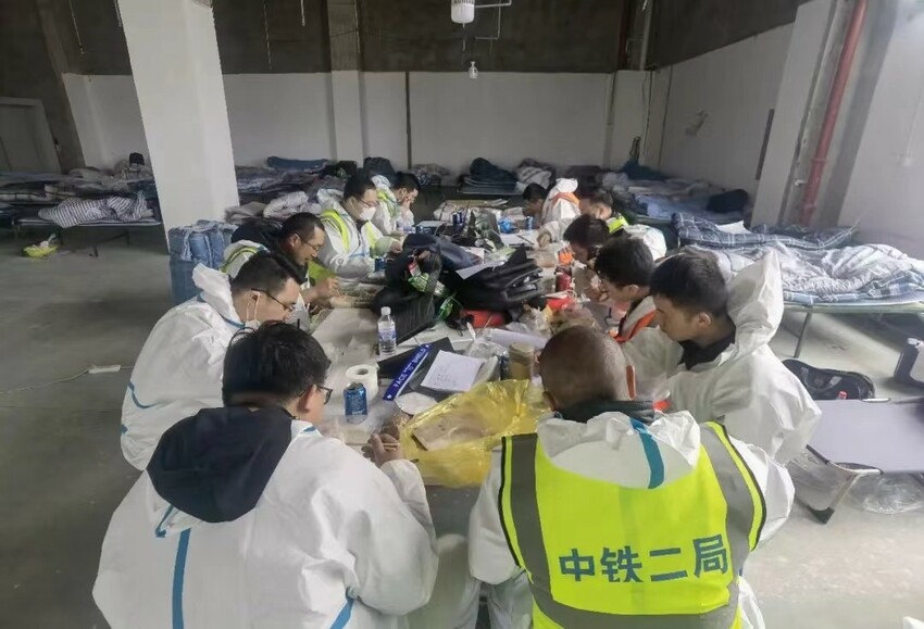 中铁二局建筑公司党委抓疫情常态化复工稳岗彰显央企“铁军”担当