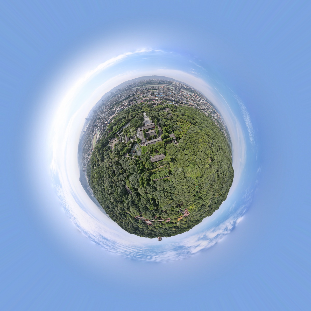 这是6月30日拍摄的四川省宜宾市的翠屏山（无人机全景照片）。新华社记者 胥冰洁 摄