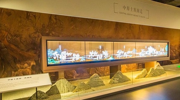 透明OLED显示屏携手国博考古成果展 助力打造数字化体验