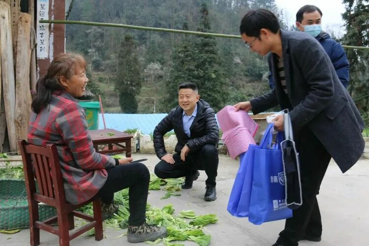 倾听群众心声 回应群众诉求——黔南州政法信访系统推动大走访活动走深走实_fororder_微信图片_20220713093115