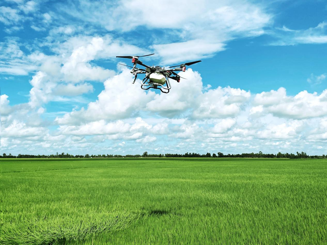 《推动空中自主权:商业无人机在英国的使用》产业报告中,极飞农业无人