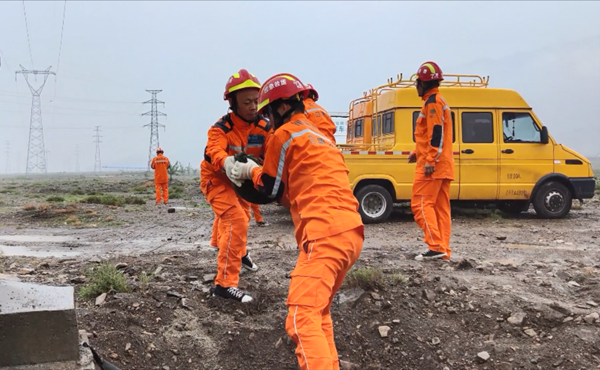 国网石嘴山供电： “以练备战” 撑起汛期“防护伞”_fororder_图片149