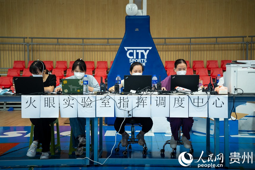 “火眼”实验室临时指挥调度中心。人民网 涂敏摄