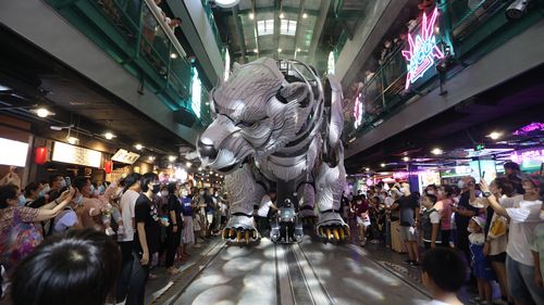 肖将军机甲亮相东方卫视中秋晚会 原创主题IP开启深度场景化应用