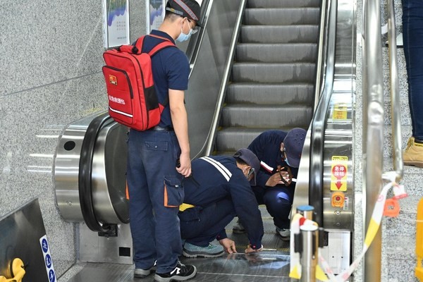 日立电梯联合云南京建轨道开展电梯应急救援演练