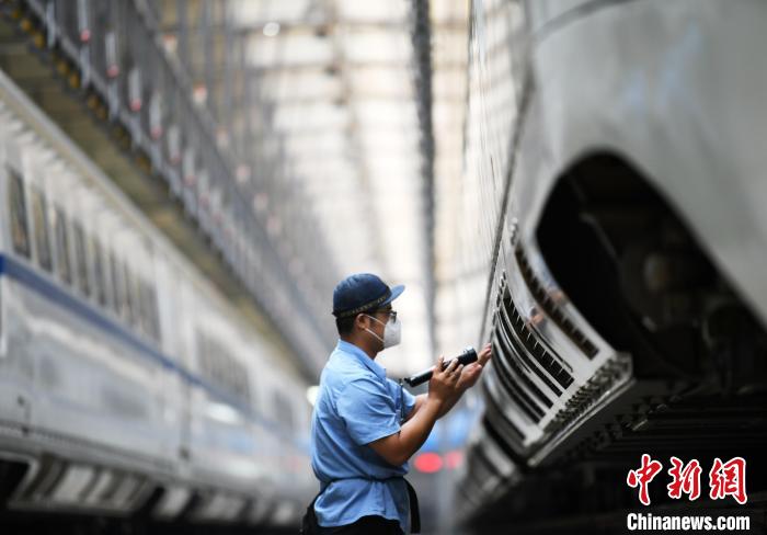 江西南昌：动客车检修确保国庆长假期间运行安全