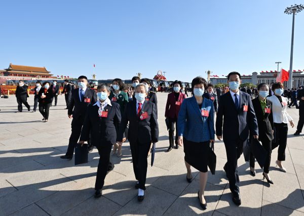 10月16日，中国共产党第二十次全国代表大会在北京人民大会堂开幕。这是代表抵达会场。（新华社）