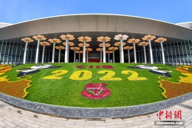 The landscape decoration of the venues of the 5th CIIE has been fully finalized.Photo by Chen Mengze