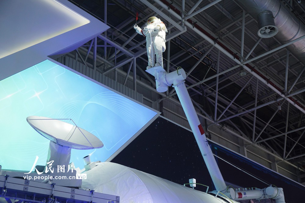中国空间站组合体展示舱亮相第十四届中国航展【2】