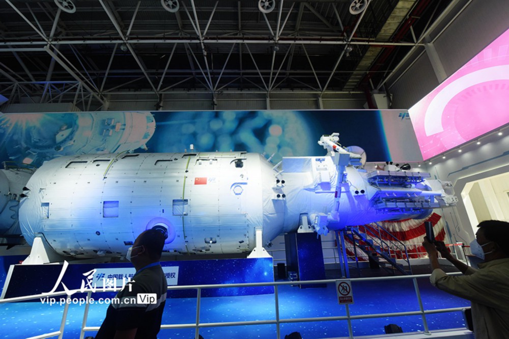 中国空间站组合体展示舱亮相第十四届中国航展【10】