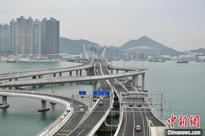 香港将蓝隧道及将军澳跨湾连接路正式通车