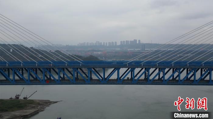 航拍重庆明月峡长江大桥。　周毅 摄