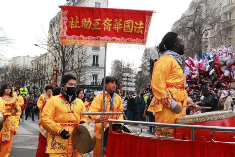 巴黎13区华人彩妆游行嘉年华。法国华裔互助会供图