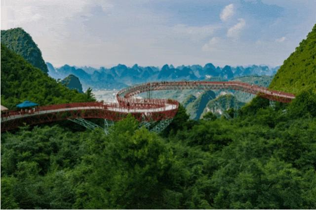 如意峰索道荣获阳朔县企业家大会暨招商引资工作动员会三项大奖