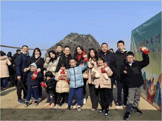 如意峰索道荣获阳朔县企业家大会暨招商引资工作动员会三项大奖