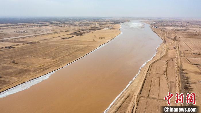 解封后的黄河将为当地春灌提供便利。　张玮 摄