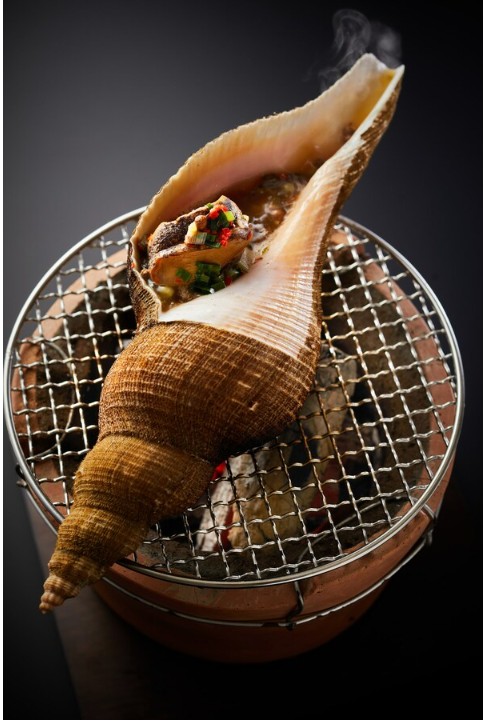 美食家蔡澜曾说:响螺好似代表了潮州菜最刁钻的食材 ,非人工养殖的