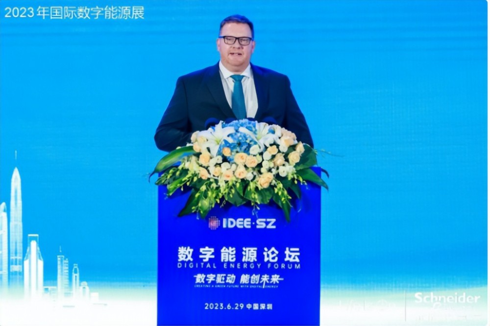 施耐德电气全球副总裁 Mario Haim博士出席并发表致辞