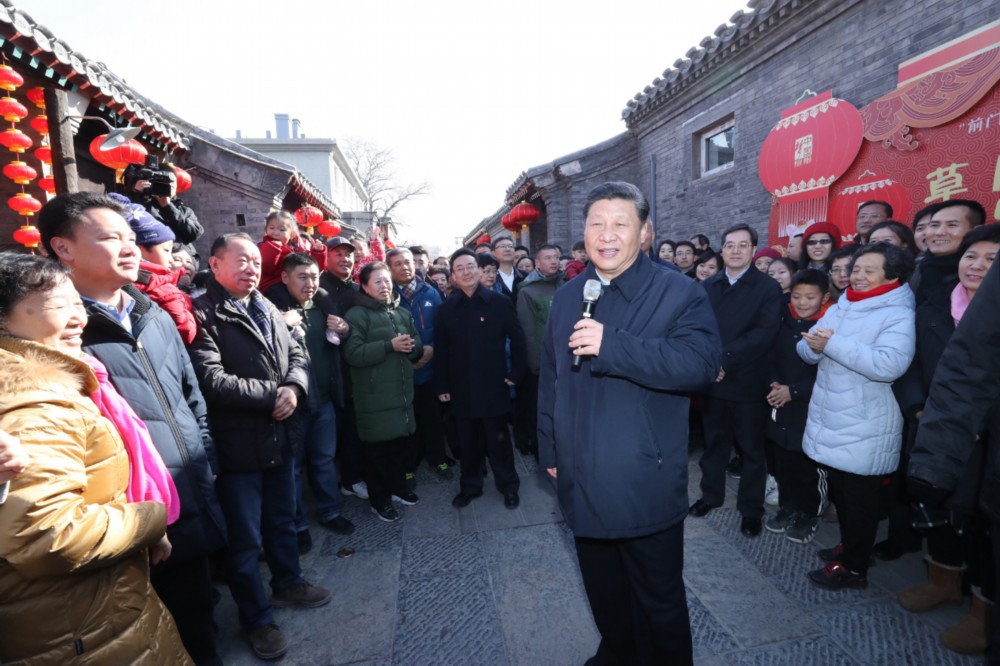 2019年2月1日，习近平总书记在前门东区草厂四条胡同给大家拜年，并向全国各族人民致以新春祝福。