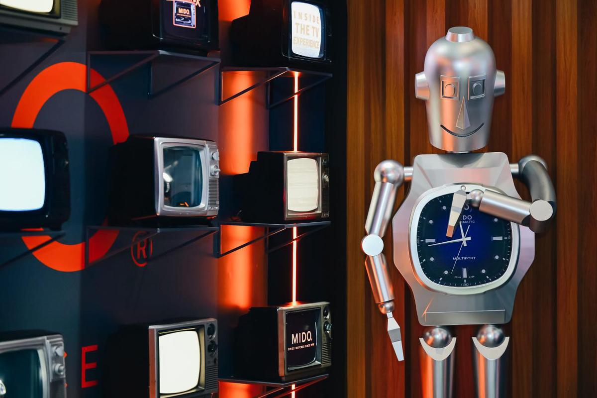 瑞士美度表品牌形象大使“ROBI”机器人