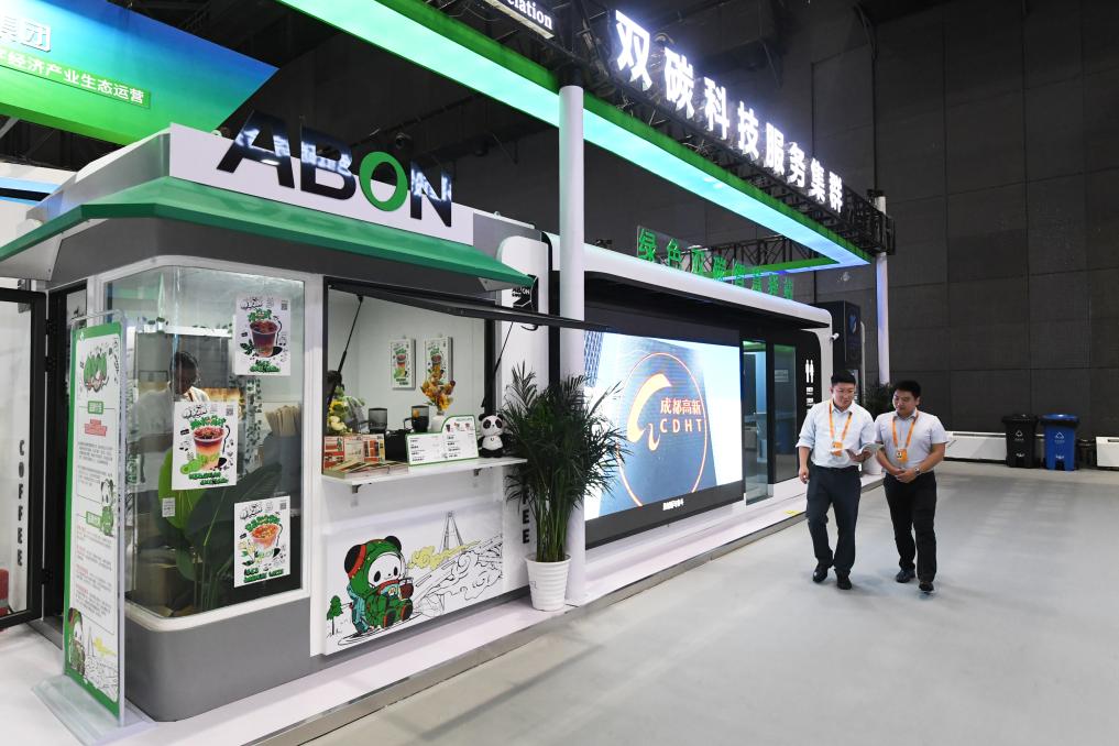 9月2日在国家体育馆拍摄的一款绿色双碳智慧驿站。新华社记者 任超 摄