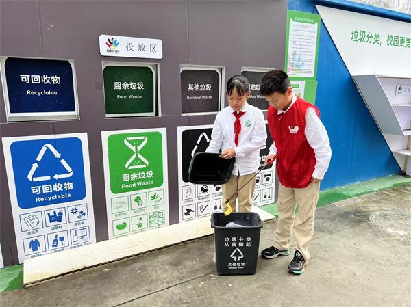 浙江鄞州区五乡镇中心小学垃圾房可爱大变身