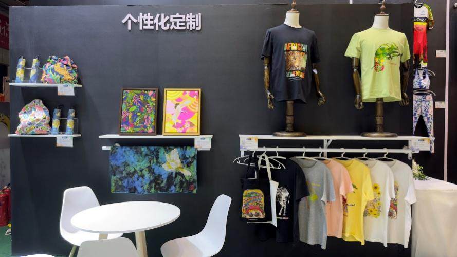 图片包含 室内, 桌子, 项目, 食物



描述已自动生成
