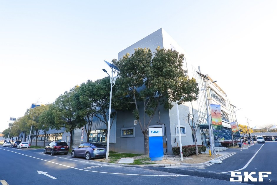 街道边的公路



描述已自动生成