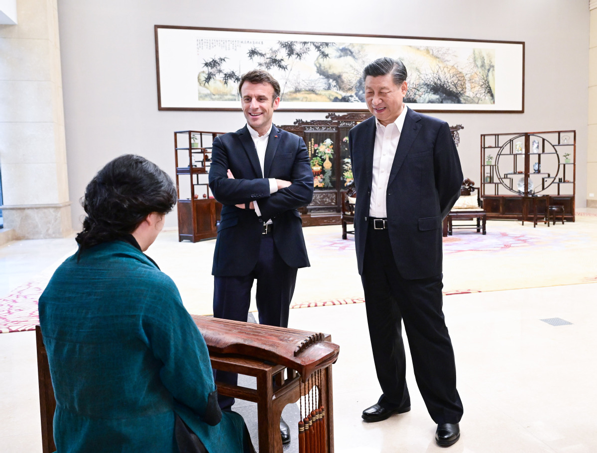 法国总统马克龙会见王毅 - 中国日报网